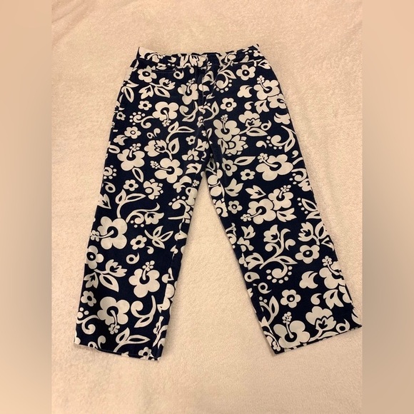 Tommy Hilfiger Floral White & Blue Capri Pants - Picture 2 of 9